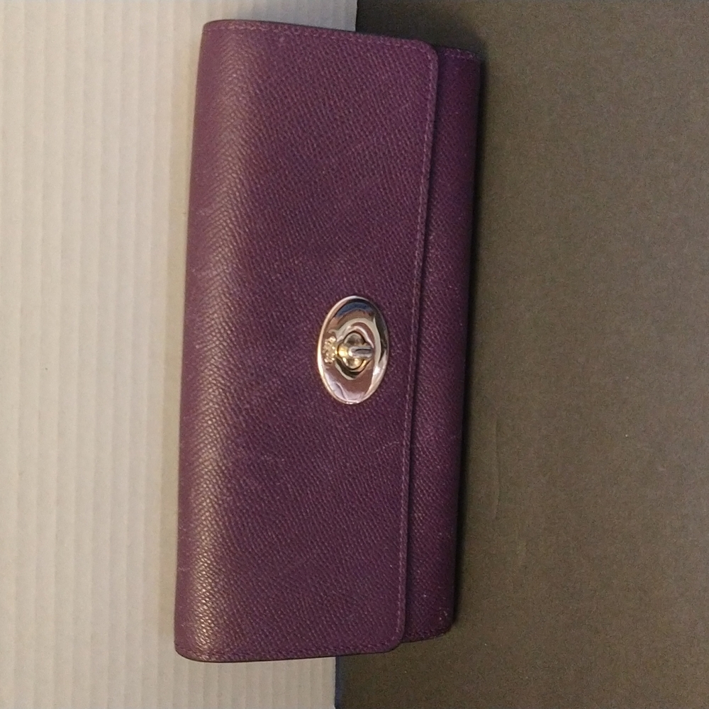 GUC. Vintage Coach Turn lock slim envelope purple leather wallet.